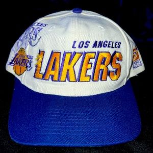 VINTAGE LA LAKERS Corduroy Snap back hat some wear from being over 20 years old
